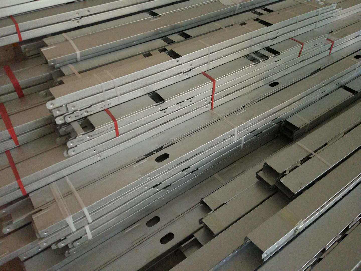 熱鍍鋅輕鋼龍骨生產、加工